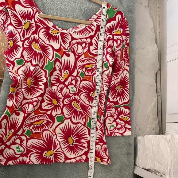 Hot Pink white yellow black green floral knit top v neck and scoop back - Picture 4 of 9